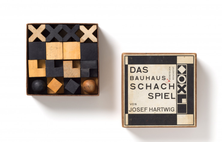 Jeu d’échecs N°16 de Josef Hartwig Mapple (1924).