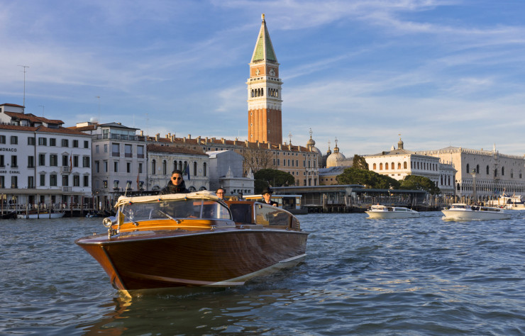 Les bateaux sont rois à Venise.