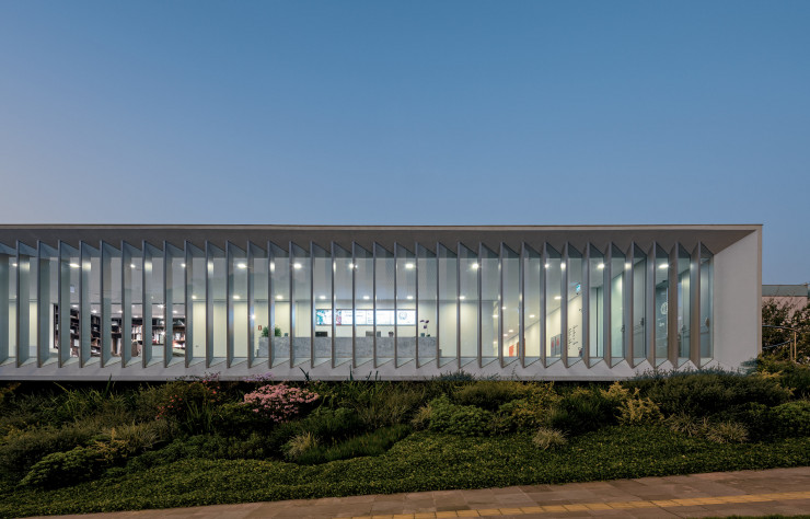 L’Instituto Ling, un centre culturel signé Isay Weinfeld réunissant des salles de cours, un auditorium, un espace d’exposition, une galerie commerciale… (Porto Alegre, Brésil, 2014).