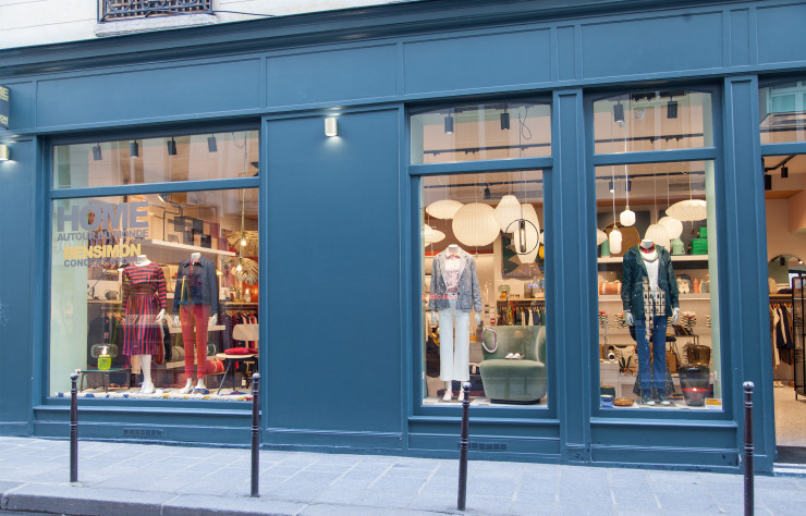 Le premier concept store HOME Autour du Monde ouvre ses portes en 1989 à Paris, en plein cœur du Marais.
