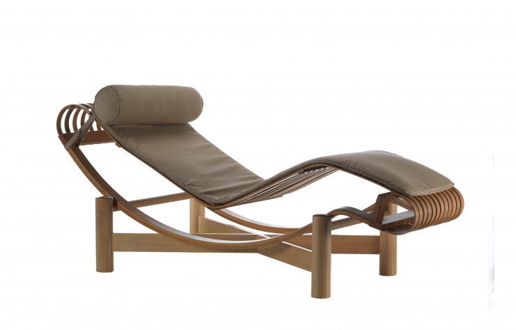 La chaise longue  « 522 Tokyo Outdoor », design Charlotte Perriand et rééditée par Cassina.