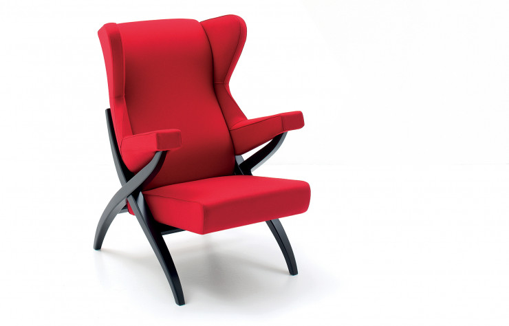 Le fauteuil « 832 Luisa » (1949-1955) a été dessiné au rabot. Le rembourrage de polyuréthane expansé apporte du volume mais on reste quand même dans l’élégante rigueur, typique de Franco Albini.