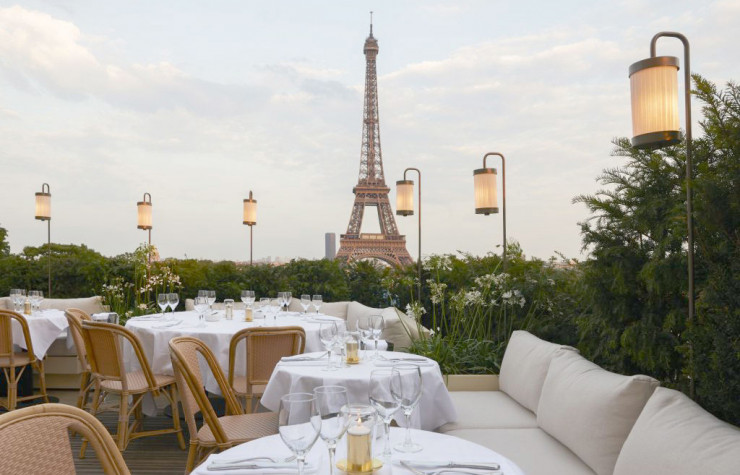 La terrasse de Girafe et sa vue imprenable sur la Tour Eiffel.