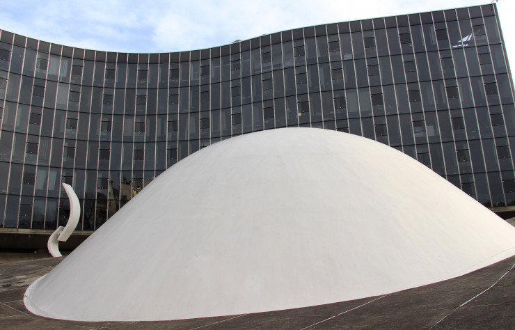 L’Espace Niemeyer, siège du Parti Communiste Français.