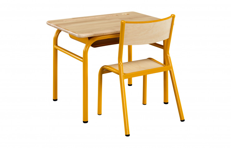 Label Edition réédite la chaise 510 Originale accompagnée de son petit camarade, le bureau Alban. Habitat les distribue dans deux couleurs : le bleu et le jaune.