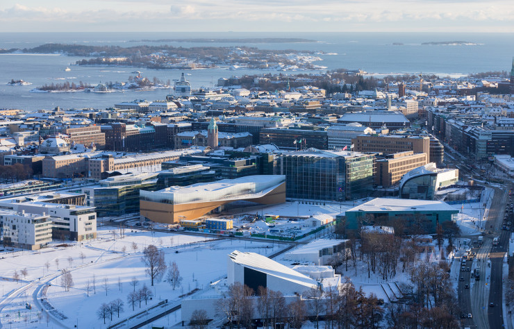 Oodi a ouvert ses portes en décembre 2018, dans le quartier de Kluuvi, l’un des plus animés d’Helsinki.