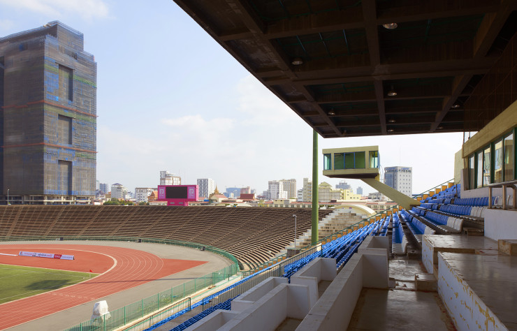 Le Stade olympique : une immense arène qui peut accueillir jusqu’à 70 000 personnes, avec sa drôle de salle de presse surélevée.