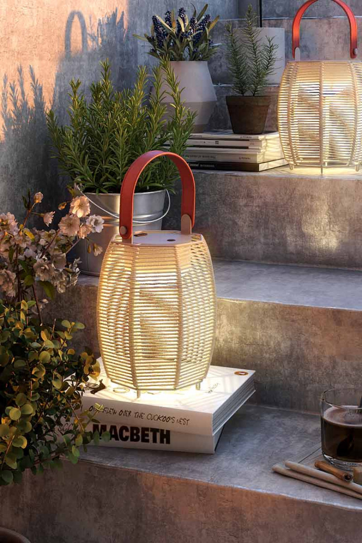 Tanit, de Gonzalo Milà (Bover), est une interprétation de la lanterne aussi à l’aise à l’intérieur qu’à l’extérieur.