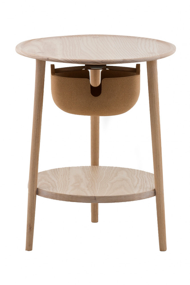 Table de chevet Companions en chêne, design Ilse Crawford, 1 656 €. De La Espada sur Conranshop.fr