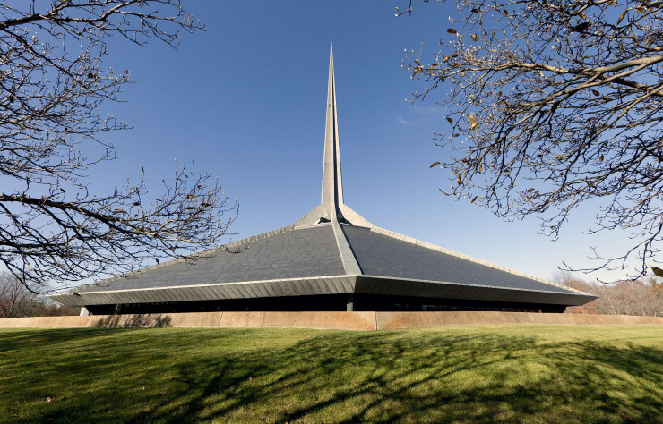 La North Christian Church (1959) est classée National Historic Landmark depuis l’an 2000.