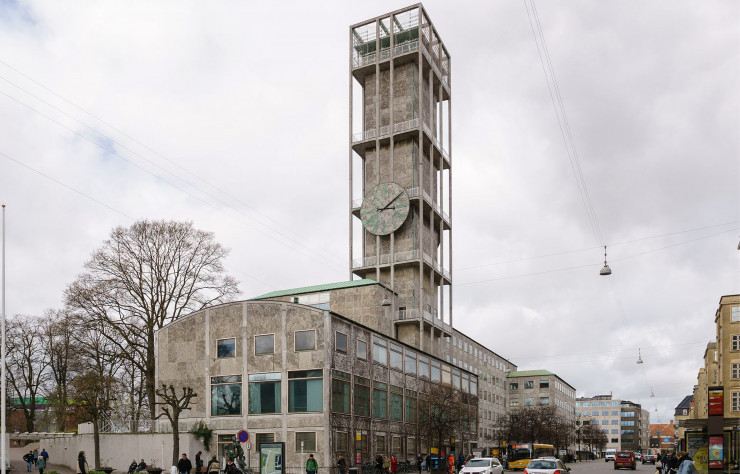 En janvier 2006, l’Aarhus Rådhus est choisi pour incarner le pan architectural de la culture danoise.