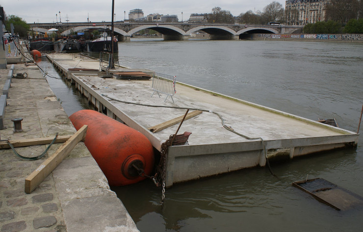 Lors de la remise à flot, la péniche de Le Corbusier avait sombré en raison d’une voie d’eau engendrée par la manœuvre.