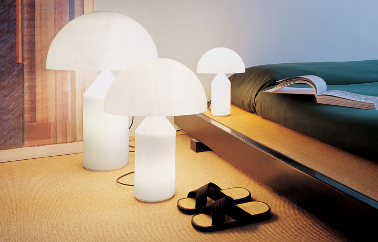 En s’affranchissant des tendances alors en vigueur, la lampe Atollo (1977) est devenue une véritable icône du design italien.