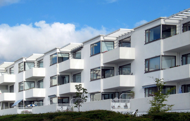 Avec ses lignes droites et son aspect cubique, le complexe balnéaire de Bellavista (1934) est un exemple type d’architecture post-Bauhaus au Danemark.