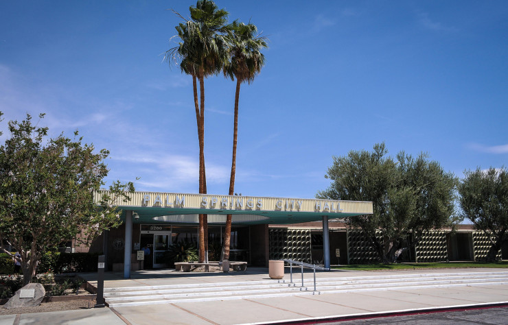 Réalisée entre 1952 et 1956, la mairie de Palm Springs est elle aussi l’œuvre d’Albert Frey.