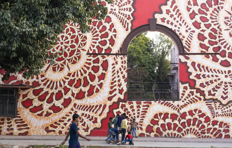 Les murs de Lodhi Colony (ici sur Jor Bagh Road) se couvrent depuis les années 2010 du meilleur street-art, un mouvement qui s’est amplifié avec l’appui, notamment, de la Fondation St+Art India. Ici, une œuvre psychédélique de la grapheuse polonaise NeSpoon.
