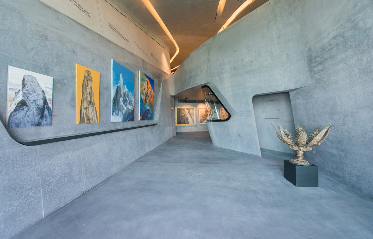 Le musée est d’autant plus intéressant qu’il constitue l’un des derniers projets conçu par l’architecte Zaha Hadid.