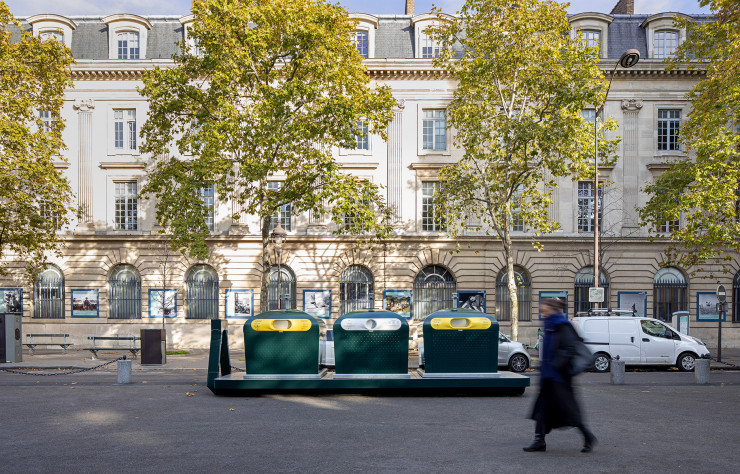 Pionnier dans le design urbain, Marc Aurel a lancé son studio en 1989 pour travailler exclusivement sur des projets liés à l’espace partagé. C’est le cas de TriLib, des stations de tri sélectif implantées à Paris.