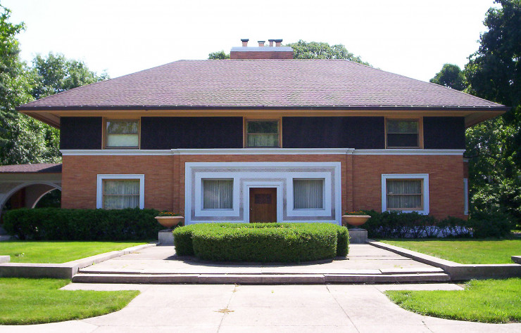 Avec la maison Winslow (Illinois), l’architecte tente pour la première fois de revisiter le modèle de la maison traditionnelle.