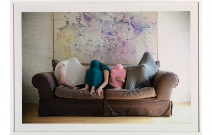 Portrait de famille avec divan de Rachel Echenberg (2014).