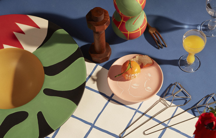 Grand plat creux Harmonie, assiette à dessert Nuance et bouteille Canon, collection « La Musique » (Maison Matisse).