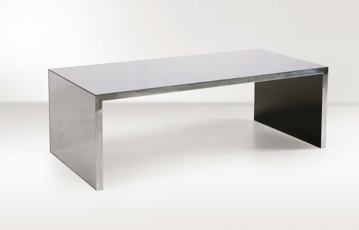 Nanda Vigo a créé cette table basse en métal en 1970.