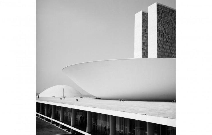 Le Bâtiment du Congrès national, siège du Parlement, Brasília (1963), de Lucien Clergue.