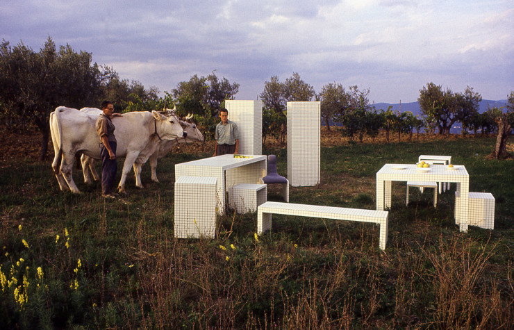 Collezione di mobili “Misura” (1969–1972), visita primaverile allo showroom (con Angiolino e Gino Lepri), 1970.