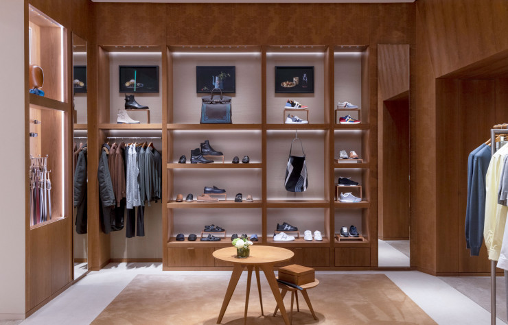 Le studio RDAI propose un décor différent dans les 306 boutiques Hermès de par le monde.