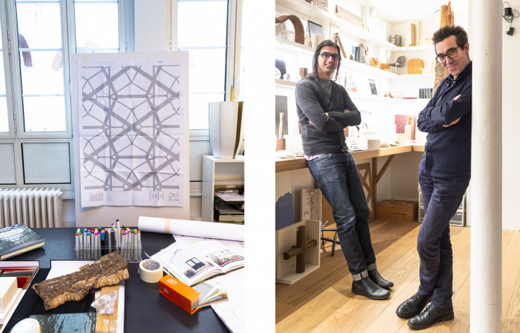 Sanjit Manku (à gauche) et Patrick Jouin (à droite) dans leur studio situé à Paris, dans le XIe arrondissement, une « factory de rêve » où l’architecte d’intérieur et le designer œuvrent main dans la main.