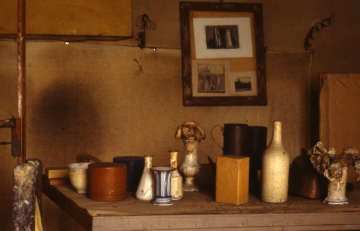 Vue de la chambre-atelier de Giorgio Morandi à Bologne.