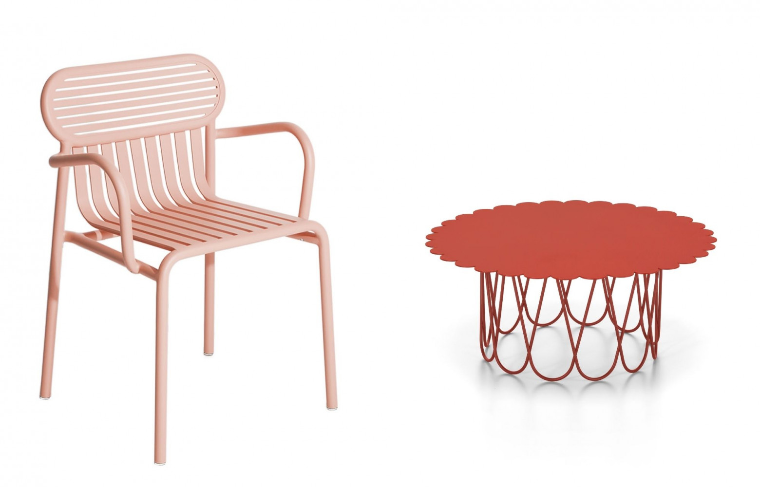 A gauche : Chaise Weekend en aluminium thermolaqué époxy, design Studio BrichetZiegler, 250 €. Petite Friture chez...