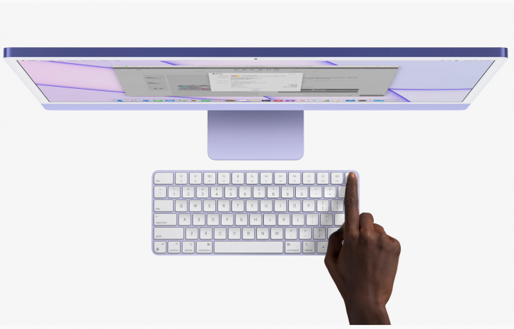 Pour compenser, clavier, souris et trackpad s’accordent à la couleur de l’iMac. Le Touch ID permet d’accéder directement à sa session.
