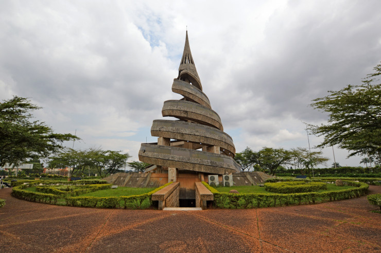 Le monument de la réunification (Armand Salomon, 1974) à Yaoundé, la capitale du Cameroun.