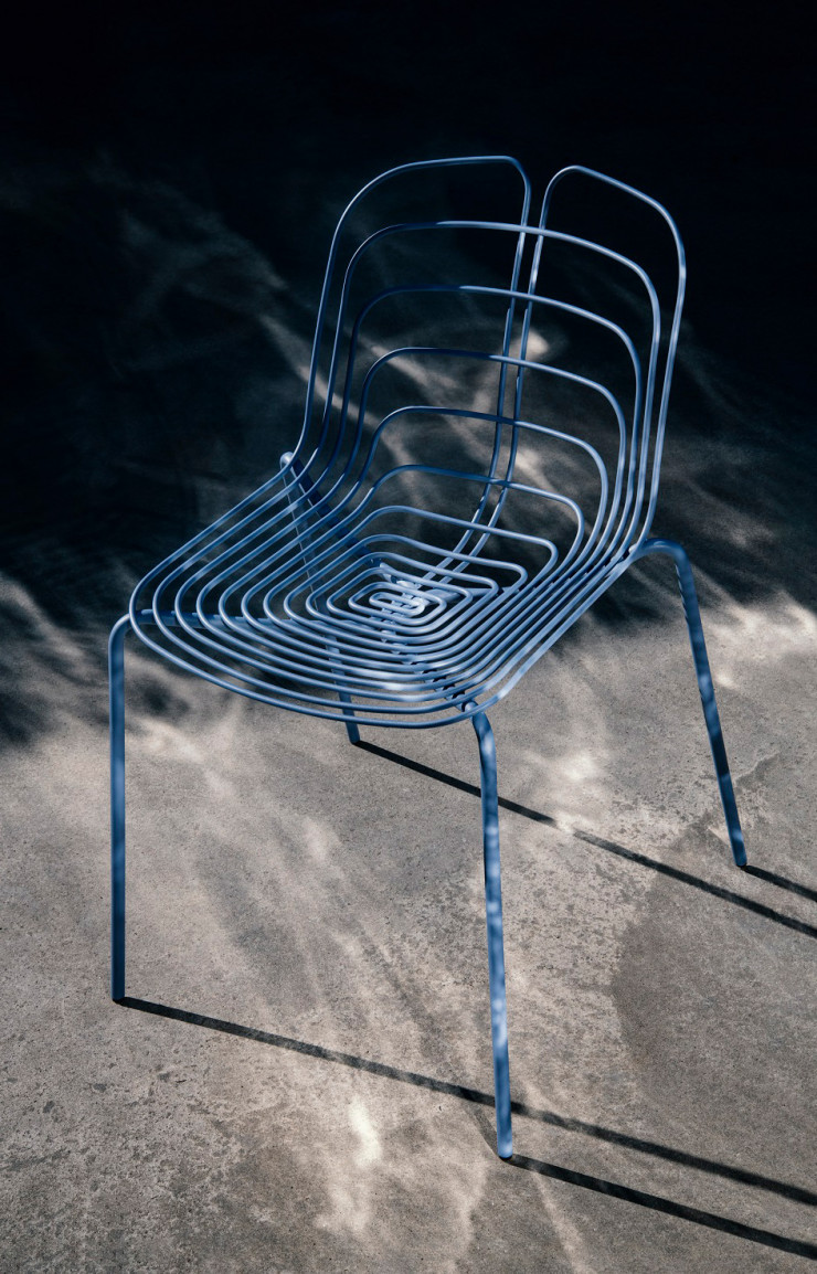 La Wired revisite la chaise en fil de métal, un archétype de l’après-guerre.