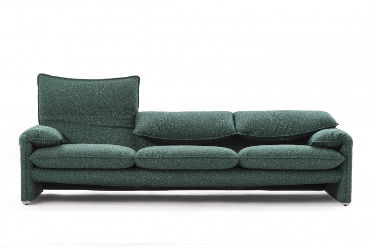 Le canapé Maralunga est présenté par Vico Magistretti en 1973. Edité par Cassina, il est devenu, au fil des années, un canapé emblématique du design italien. 