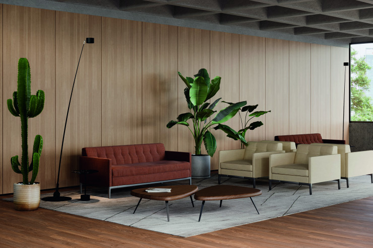 Les mêmes tables avec les assises Volage EX-S Slim, de Philippe Starck, passent du salon au bureau en version Cassina Pro.
