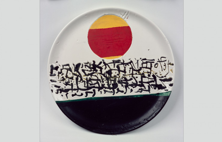 Assiette plate, 1959. Fabricant : Bitossi & Figli, Italie, commande d’Irving Richards. Assiette plate. Céramique, hauteur: 0,5 cm diamètre: 31 cm