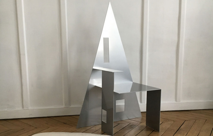 Chaise Triangle en acier-thermolaqué par Garance Vallée