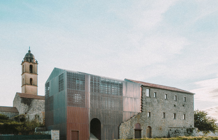 En Corse, l’architecte Amelia Tavella mêle avec talent réhabilitation et création.