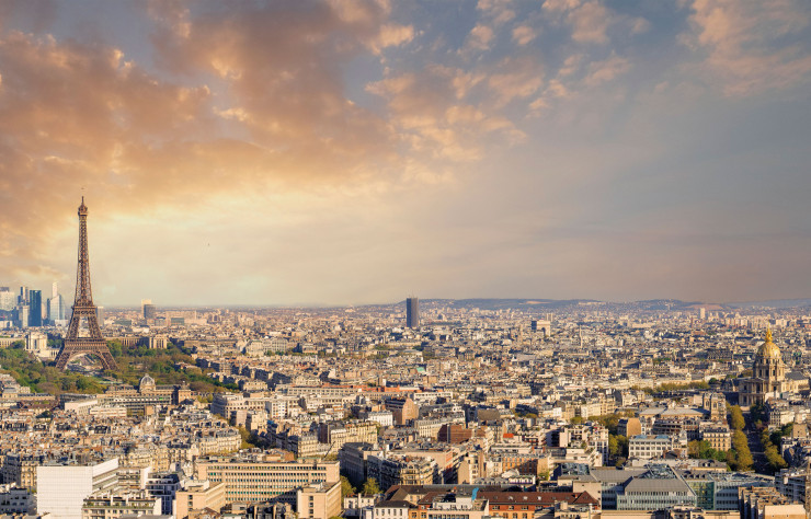 Le rooftop de l’hôtel Pullman Paris Montparnasse, le plus haut de la capitale à ciel ouvert, propose une vue panoramique sur Paris.