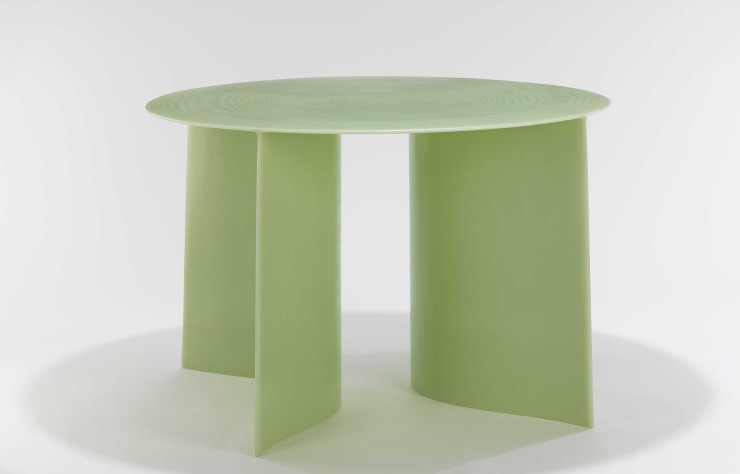 Table ronde en fibre de verre et résine vert opale