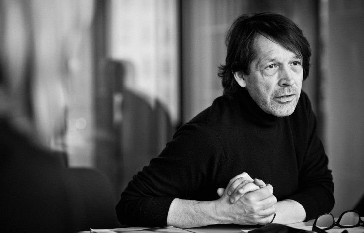 Peter Saville, rock star of graphic design who went from music to fashion, just like his friend the architect and designer Patricia Urquiola, received the Grand Prix of the 2022 Festival.