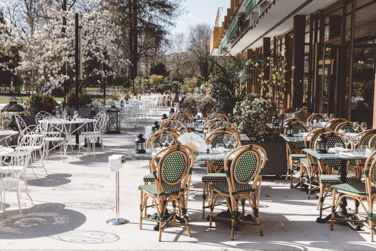 La brasserie ParisLongchamp et sa terrasse plein sud ouvrent le printemps au cœur de l’Hippodrome parisien.