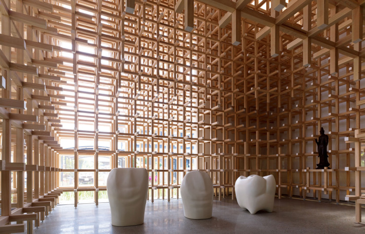 Le GC Prostho Museum Research Center, à Kasugai-shi, au Japon, est inspiré du cidori, un jeu de construction en bois japonais.