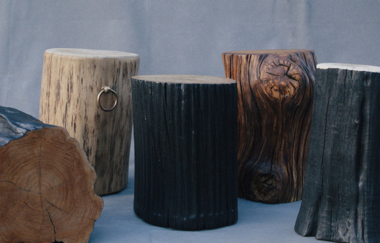 Xavier Legrand s’empare d’une méthode traditionnelle japonaise pour réaliser son mobilier en bois brûlé.