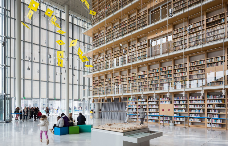 Signé Renzo Piano, le Stavros Niarchos Foundation Cultural Center abrite les impressionnants volumes de la Bibliothèque nationale.