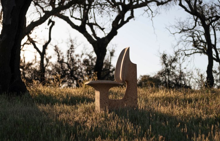 Fauteuil en liège Burnt Cork Forest Chair par Noé Duchaufour-Lawrance pour Made in Situ