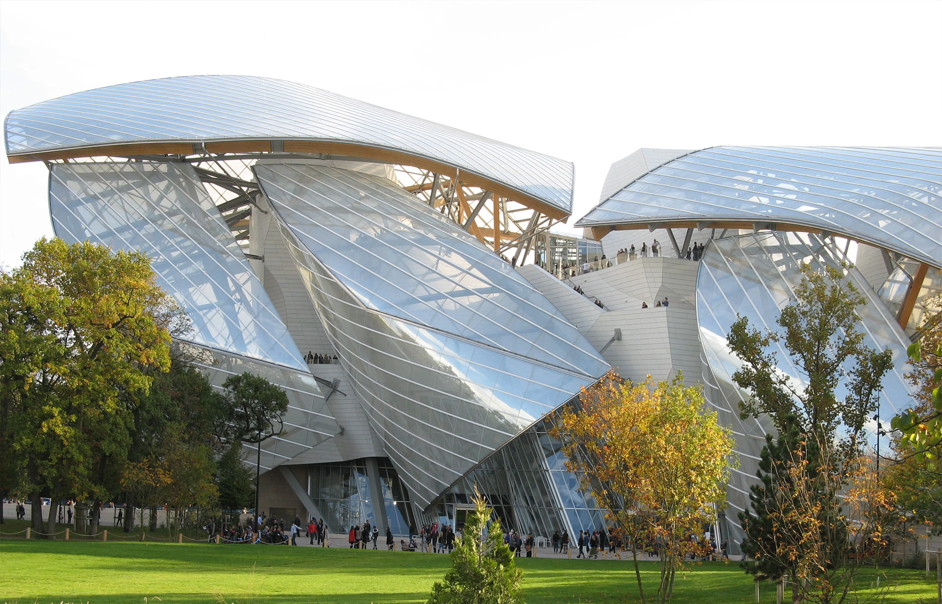 Frank Gehry et Tadao Ando, deux starchitectes de passage à Paris… - IDEAT